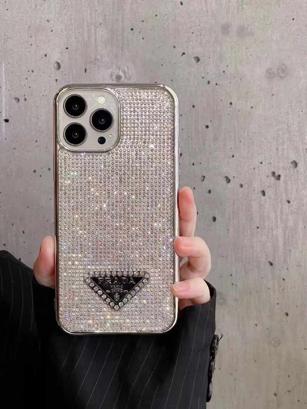 Luxury Diamond iPhone Case – Elegant Sparkling Design
